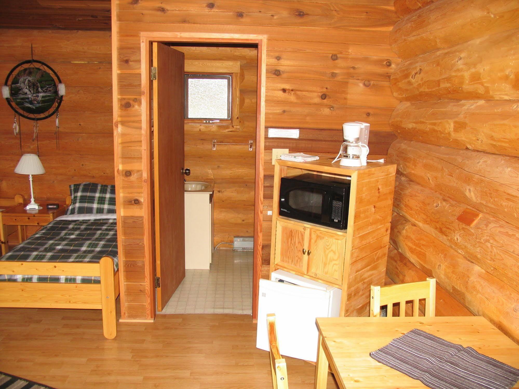Отель Wells Gray Guest Ranch Клируотер Экстерьер фото