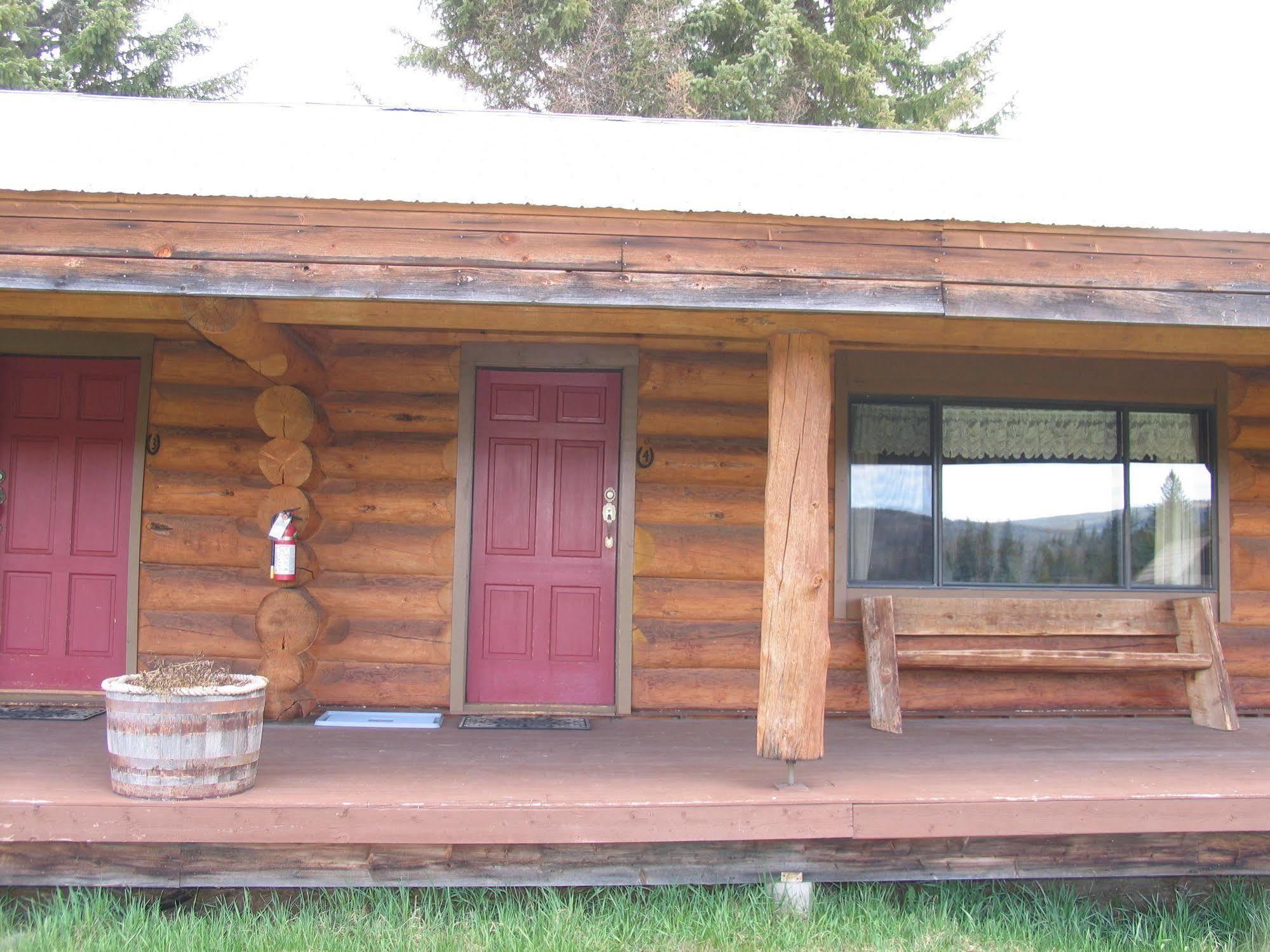 Отель Wells Gray Guest Ranch Клируотер Экстерьер фото